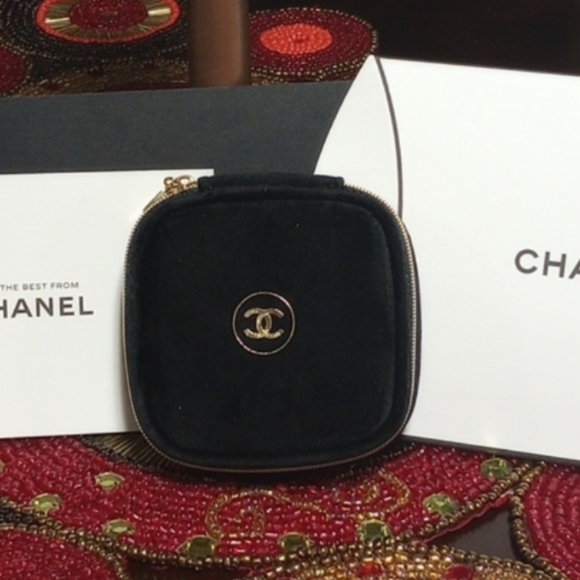 CHANEL Handbags - NWOT Chanel Velvet Case with Gift Box, Envelope, Card and Ribbon